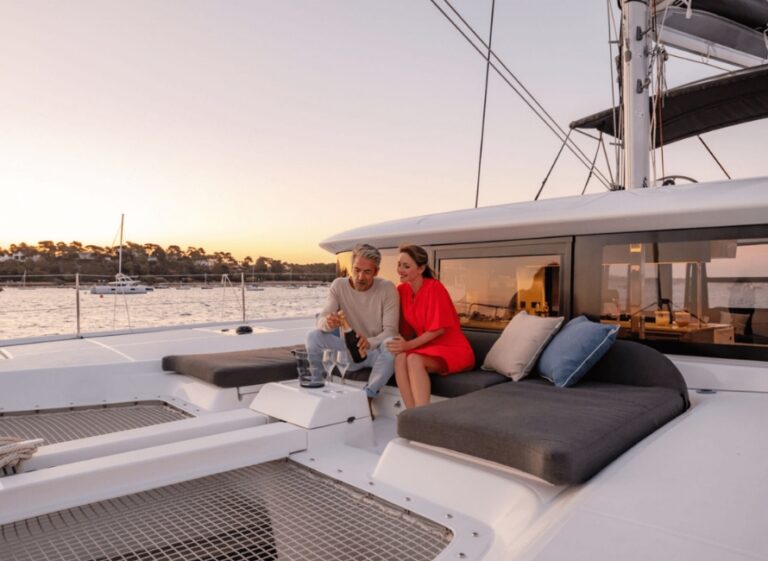 Premium Catamaran Cruise, Dia Island | Gourmet Menu | Top Rated!